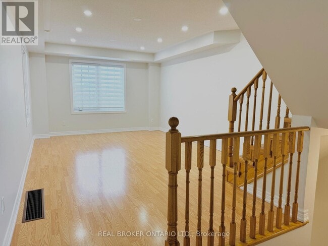 Photo du bâtiment - 9948 McCowan Rd