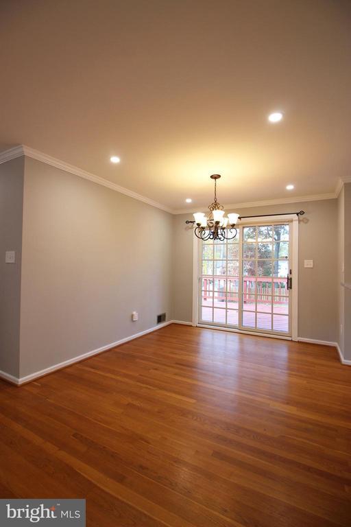 Building Photo - 102 Yeonas Dr SE