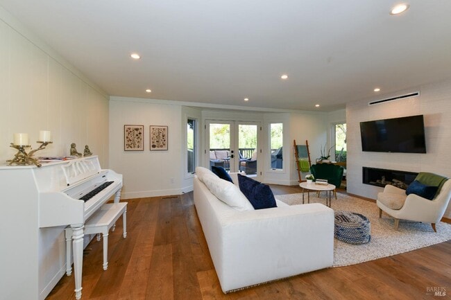 Building Photo - 800 Zinfandel Ln