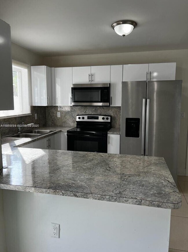 Foto del edificio - 1740 NW 64th St