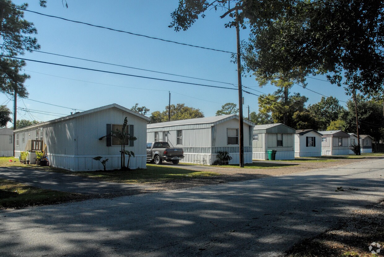 Building Photo - 5800 Leedale St