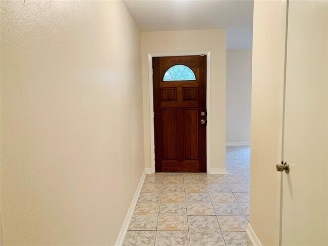 Building Photo - 9102 Troulon Dr