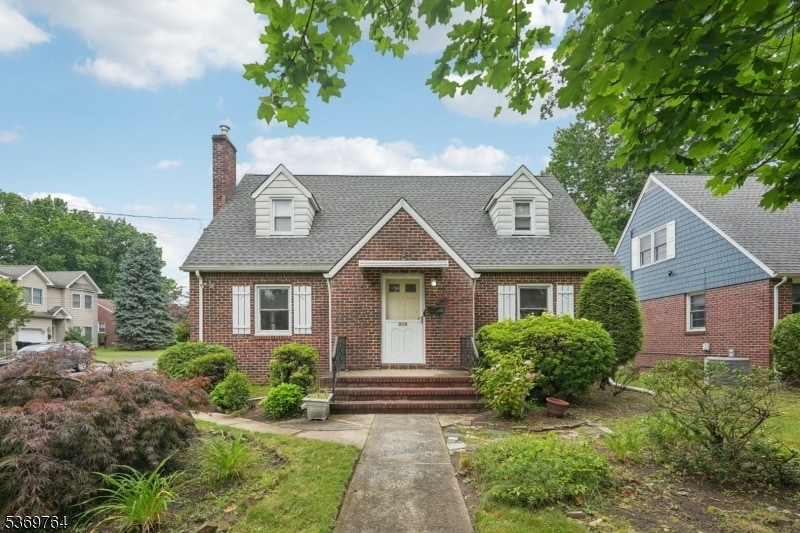 Primary Photo - 215 E Main St