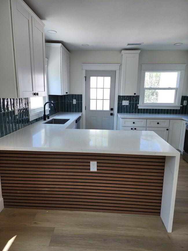 Building Photo - 4852 Cypress St