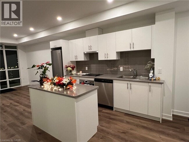 Building Photo - 461 Green Rd