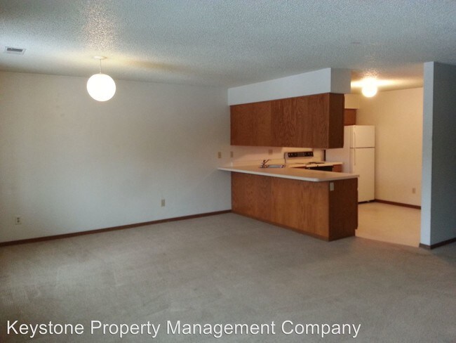 Building Photo - 215 Woodside Dr