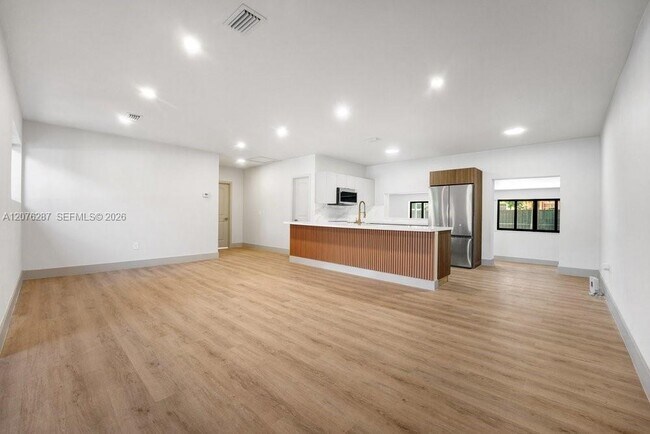 Foto del edificio - 450 NW 140th St