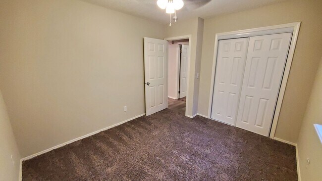 Foto del edificio - 4123 S Washington St