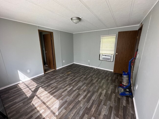 Foto del edificio - Single wide on a private lot! Close to Altavista