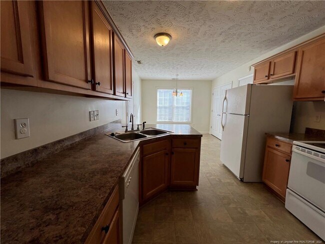 Foto del edificio - 2028 Ivey Commons Rd