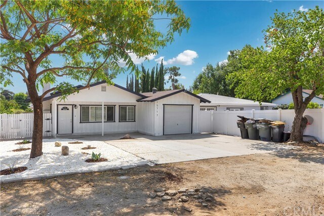 Primary Photo - 15717 Monterey Ave