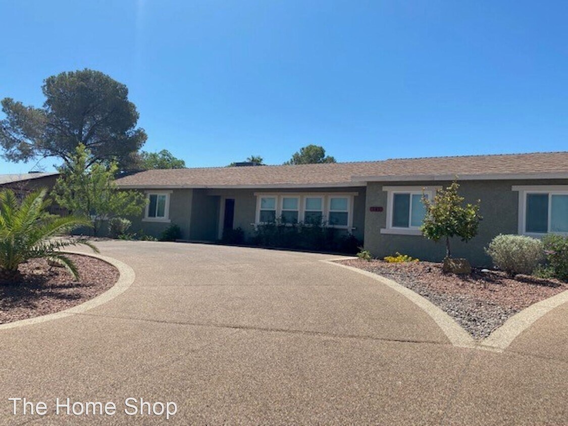 Primary Photo - 3 br, 2 bath House - 141 E Fairway
