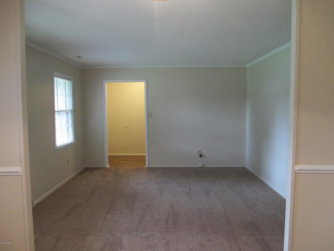 Foto del edificio - 523 W Springhill Terrace
