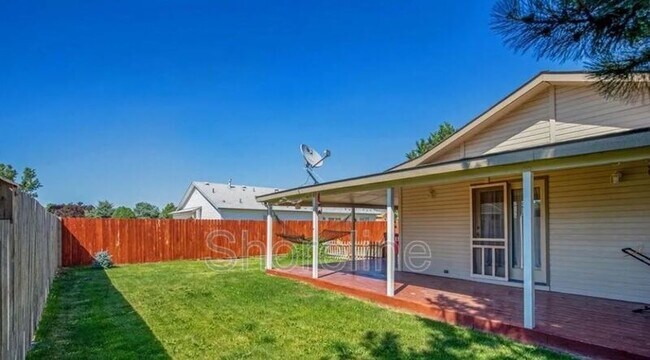Building Photo - 1311 N Shamrock St