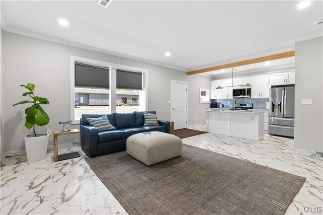 Foto del edificio - 238 Oriskany Blvd