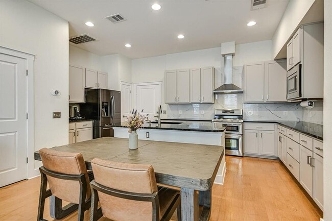Foto del edificio - 2520 Bluebonnet Ln