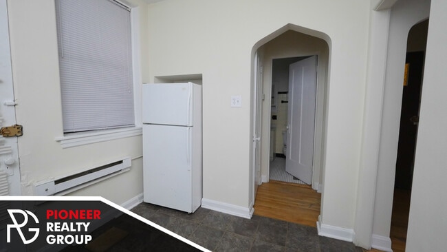 Building Photo - 4417 N Wolcott Ave