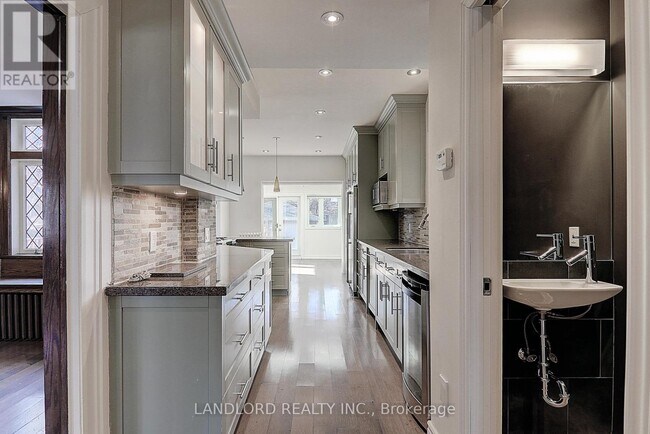 Photo du bâtiment - 138 Fallingbrook Rd