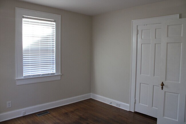 Foto del edificio - 1804 Anderson St NW