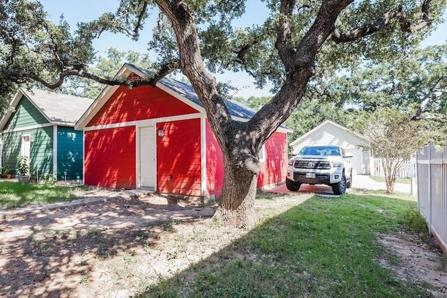 Building Photo - 411 Wetzel