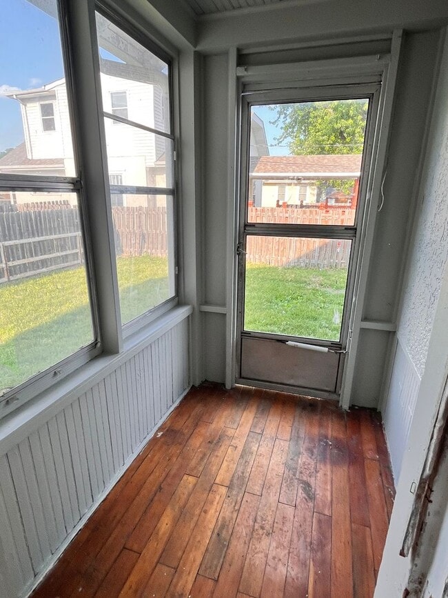 Building Photo - Wonderful 2 bedroom single family house!