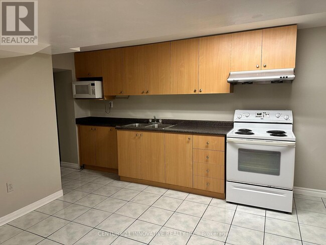 Building Photo - 10 Olivewood Dr