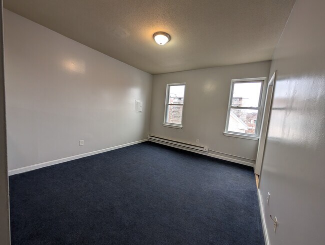 Building Photo - 56 Elm St