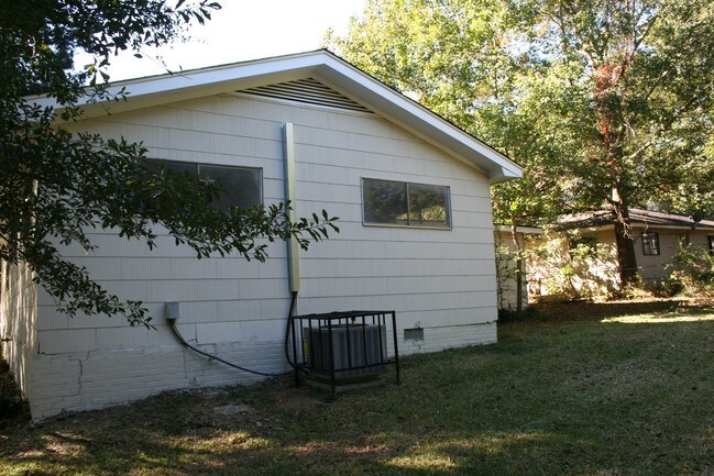 Building Photo - 228 Catalina Cir