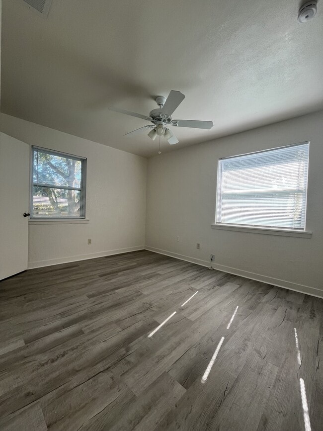 Foto del edificio - 1109 NE 5th Pl