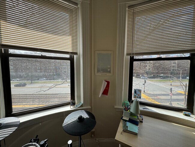 Foto del edificio - 1379 Commonwealth Ave