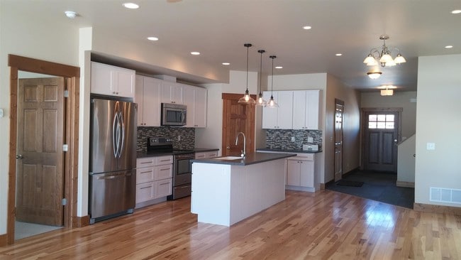Building Photo - 772 Rosa Way