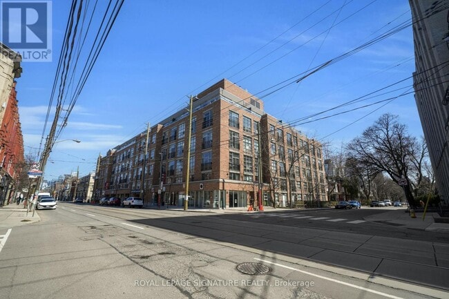 Building Photo - 955 Queen St W