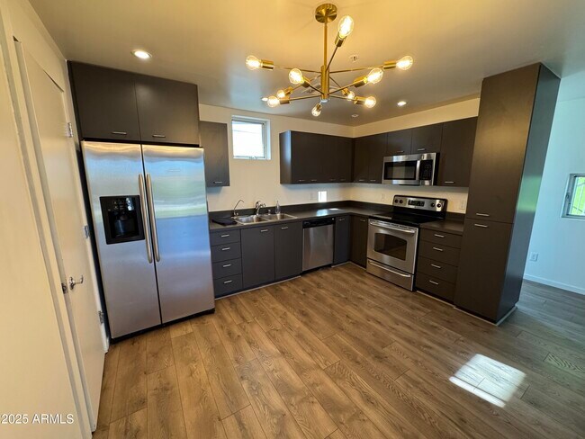 Foto del edificio - 1111 W University Dr