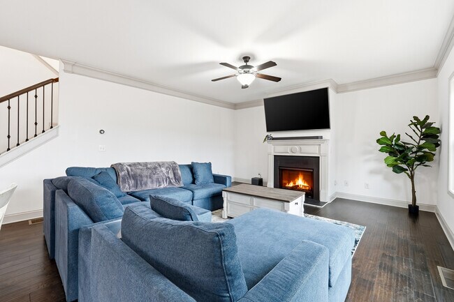 Building Photo - 212 Man O War Ct