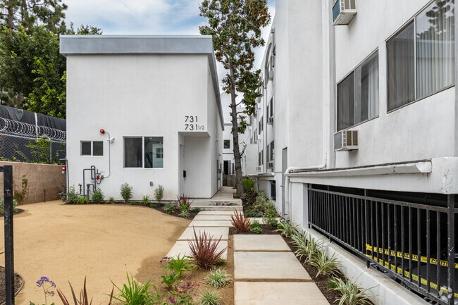 Foto del edificio - Fairfax Townhomes