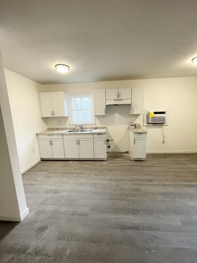 Building Photo - 143 Hughes Dr