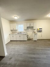Building Photo - 143 Hughes Dr