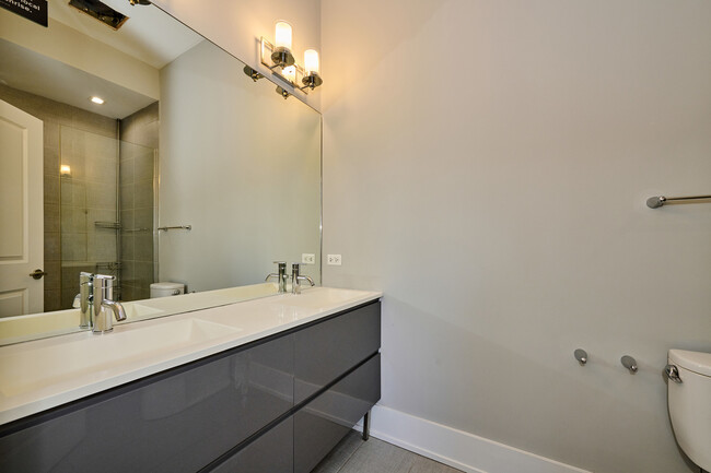 Building Photo - 1338 W Cullerton St