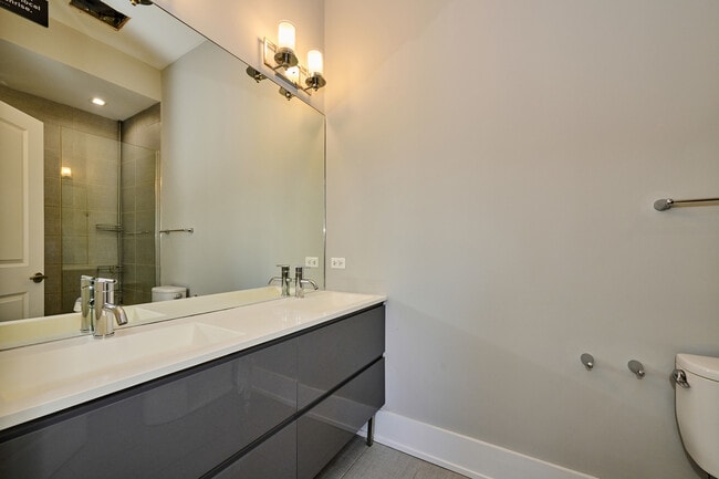 Building Photo - 1338 W Cullerton St