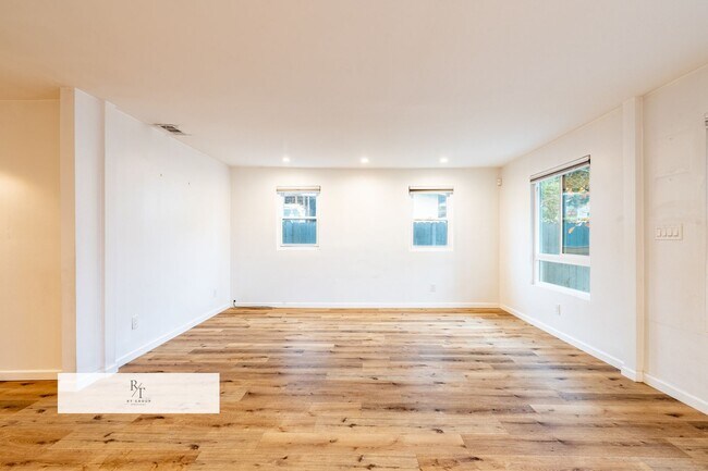 Foto del edificio - Limited-Time Special: $1,000 off the first month’s rent! Spacious 4-Bed, 3-Bath Home in Los Angel...