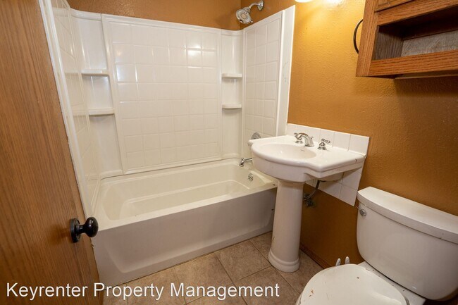 Foto del edificio - 3 br, 1 bath House - 535 SE Elmhurst Ave