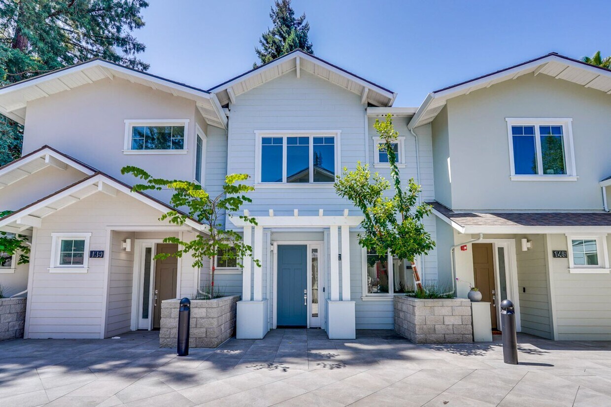 Foto principal - Brand New 2 Story, 3 Bed, 3 Bath Townhome ...