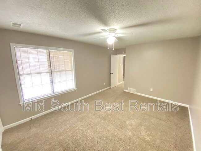 Building Photo - 6942 Hillindale Dr