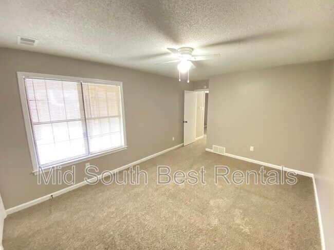 Foto del edificio - 6942 Hillindale Dr