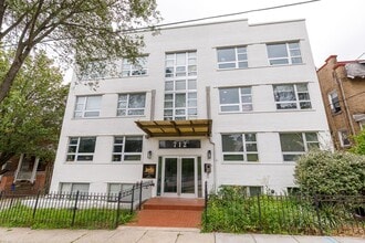 Building Photo - 712 Marietta Pl NW