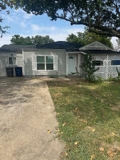 Building Photo - 2747 Poinsettia Dr