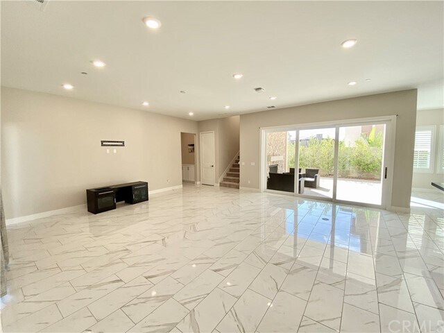 Building Photo - 61 Bolide