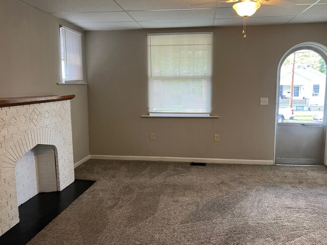 LIVING ROOM - 119 W 33rd St
