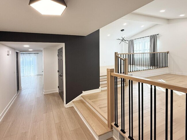 Building Photo - 3103 N Wilshire Ln