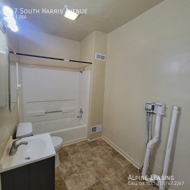 Building Photo - 547 S Harris Ave